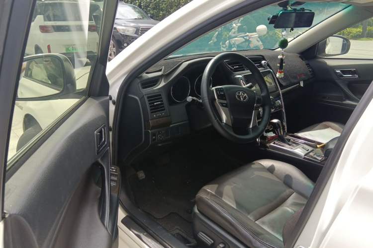 Used Toyota Reiz 2013 2.5V Elite Edition Driver Seat