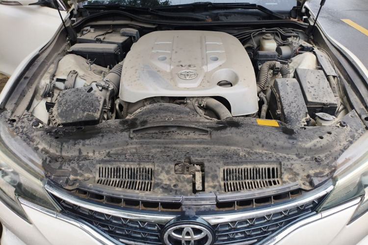 Used Toyota Reiz 2013 2.5V Elite Edition Engine Bay