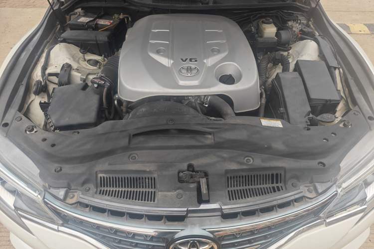 Used Toyota Reiz 2013 2.5S Elite Edition Engine Bay