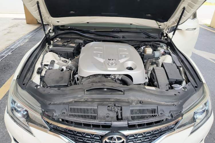 Used Toyota Reiz 2013 2.5S Elite Edition Engine Bay