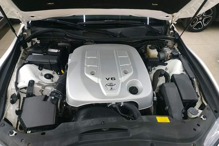 Used Toyota Reiz 2013 2.5V Elite Edition Engine Bay