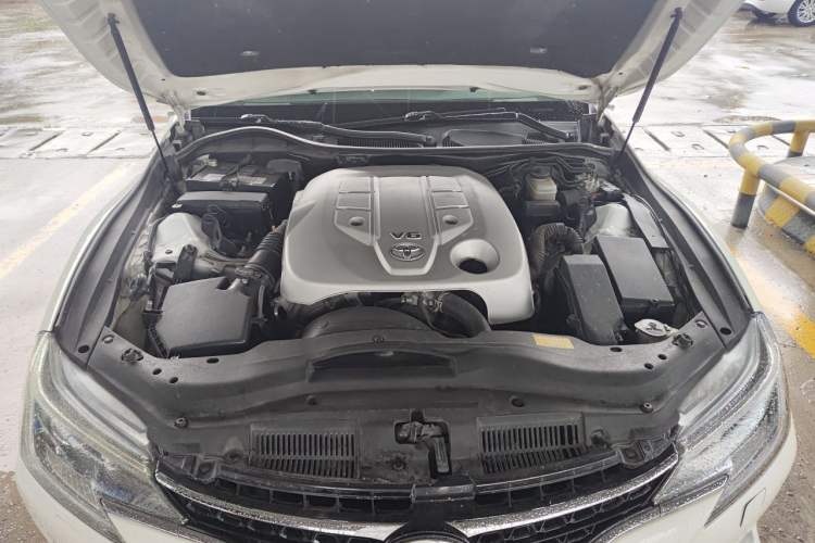 Used Toyota Reiz 2013 2.5V Elite Edition Engine Bay