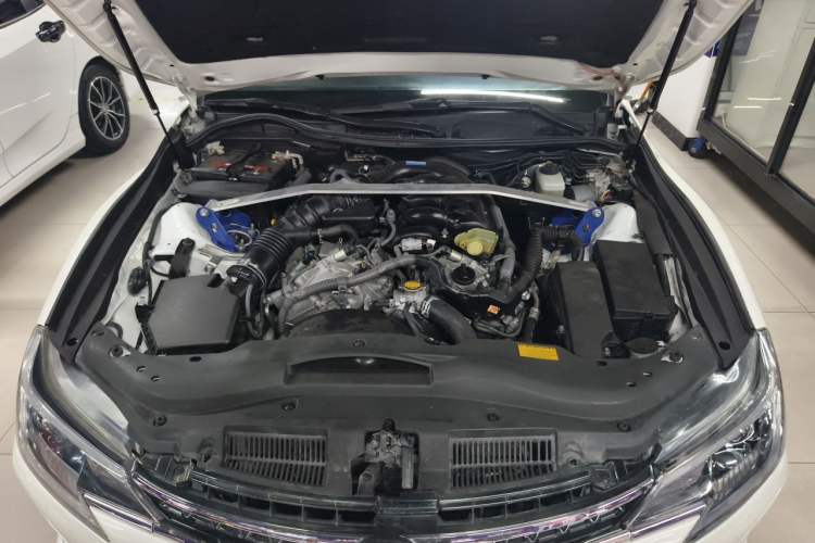 Used Toyota Reiz 2013 2.5S Elite Edition Engine Bay
