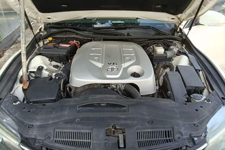 Used Toyota Reiz 2013 2.5V Elite Edition Engine Bay