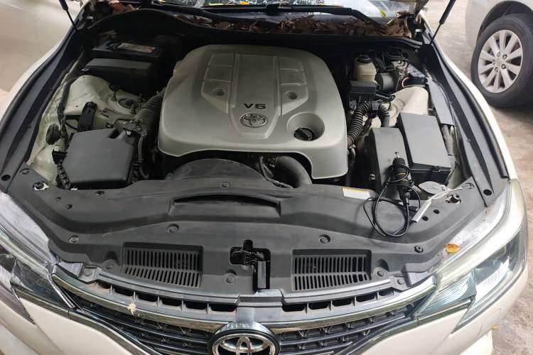 Used Toyota Reiz 2013 2.5S Elite Edition Engine Bay