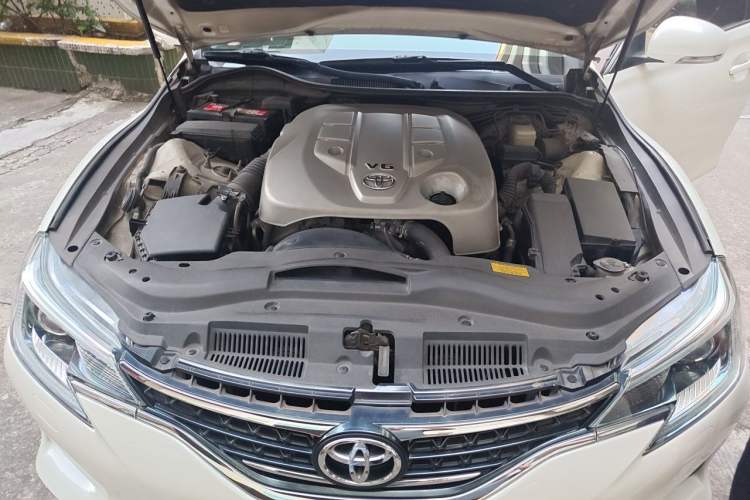 Used Toyota Reiz 2013 2.5S Elite Edition Engine Bay