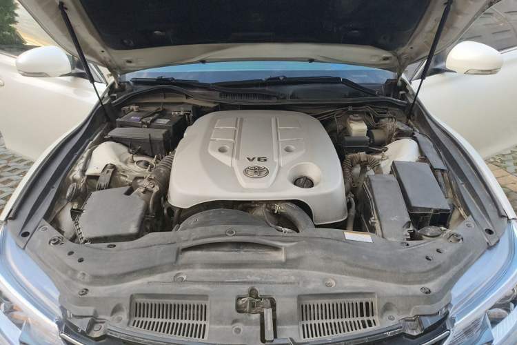 Used Toyota Reiz 2013 2.5V Elite Edition Engine Bay