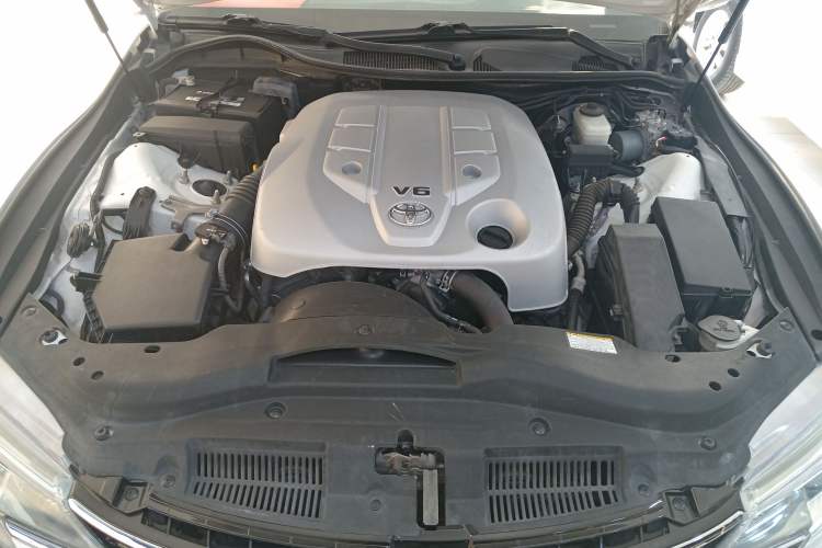 Used Toyota Reiz 2013 2.5V Elite Edition Engine Bay