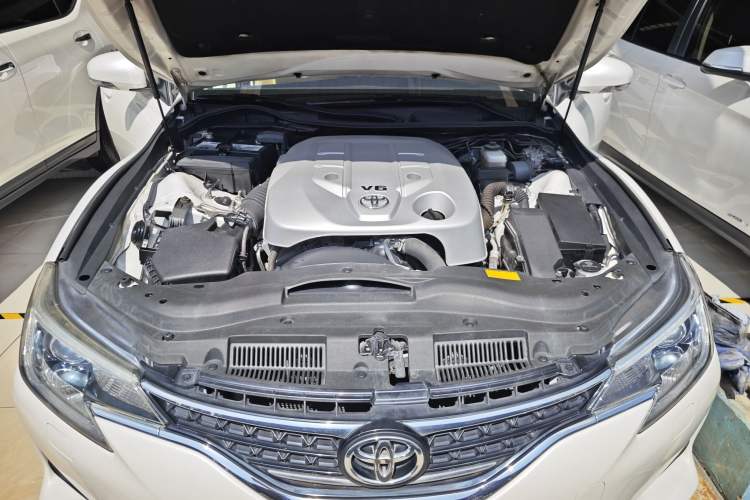 Used Toyota Reiz 2013 2.5V Elite Edition Engine Bay