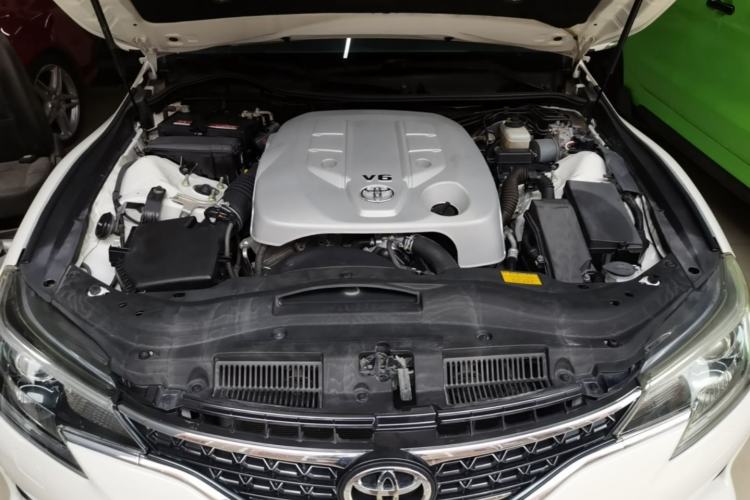 Used Toyota Reiz 2013 2.5V Elite Edition Engine Bay