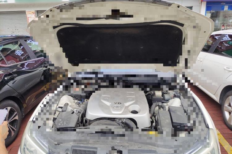Used Toyota Reiz 2013 2.5V Elite Edition Engine Bay