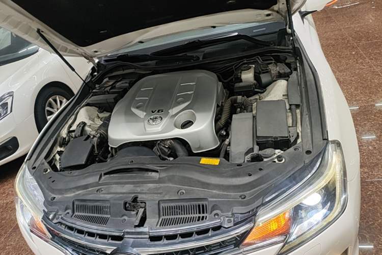Used Toyota Reiz 2013 2.5S Elite Edition Engine Bay
