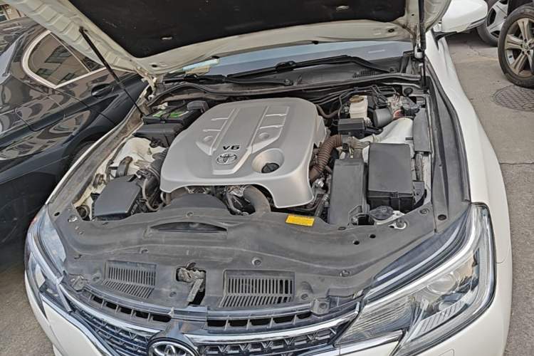Used Toyota Reiz 2013 2.5V Elite Edition Engine Bay