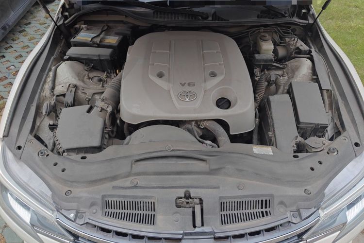 Used Toyota Reiz 2013 2.5S Elite Edition Engine Bay