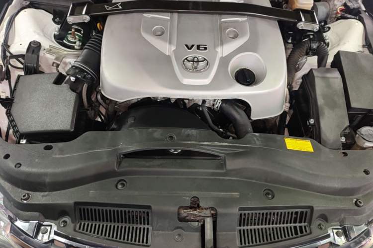 Used Toyota Reiz 2013 2.5V Shangrui Edition Engine Bay