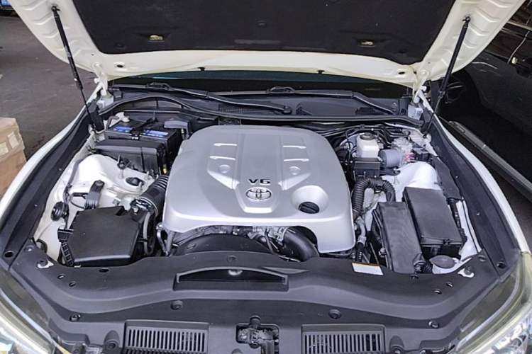 Used Toyota Reiz 2013 2.5V Elite Edition Engine Bay