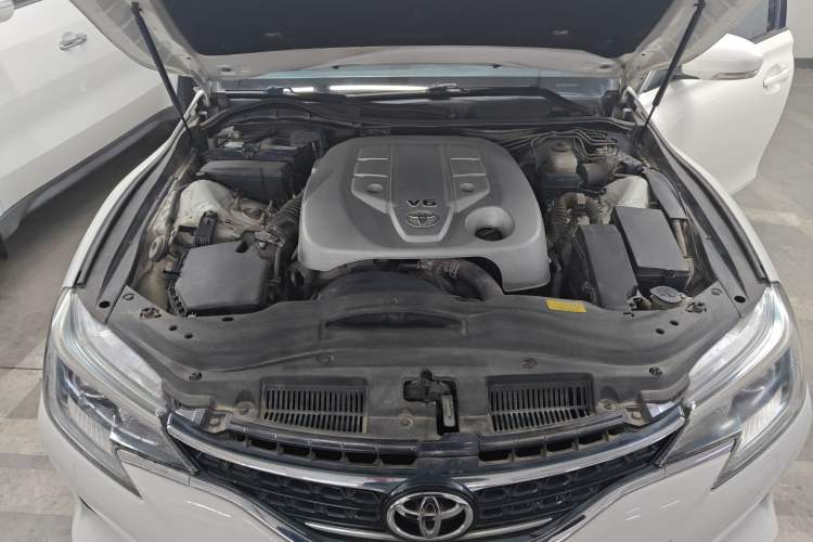 Used Toyota Reiz 2013 2.5V Elite Edition Engine Bay