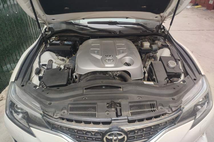 Used Toyota Reiz 2013 2.5V Elite Edition Engine Bay