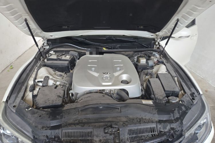 Used Toyota Reiz 2013 2.5V Elite Edition Engine Bay