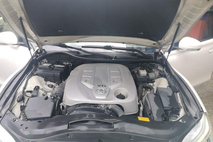 Used Toyota Reiz 2013 2.5V Elite Edition Engine Bay