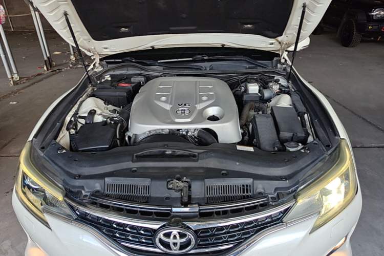 Used Toyota Reiz 2013 2.5S Elite Edition Engine Bay