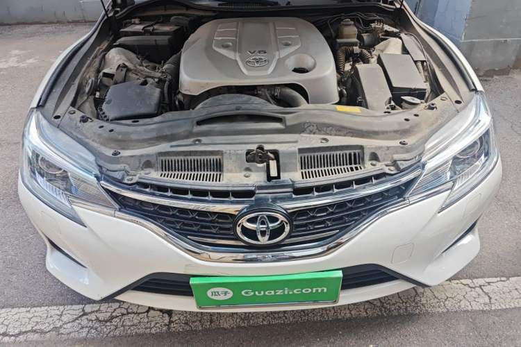 Used Toyota Reiz 2013 2.5V Elite Edition Engine Bay
