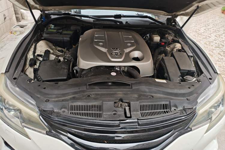 Used Toyota Reiz 2013 2.5S Elite Edition Engine Bay