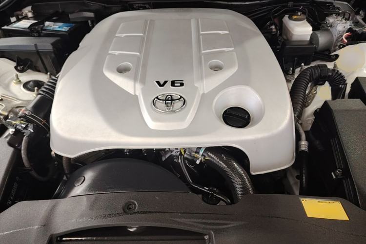 Used Toyota Reiz 2013 2.5V Shangrui Edition Engine Bay