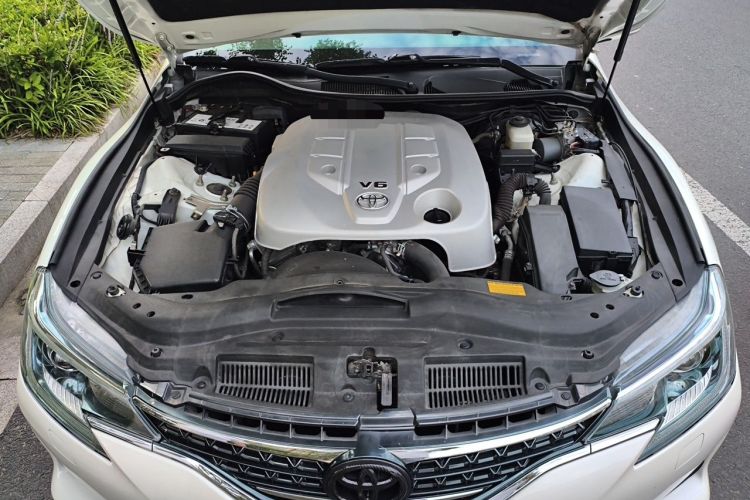Used Toyota Reiz 2013 2.5S Elite Edition Engine Bay