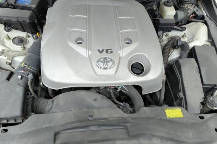 Used Toyota Reiz 2013 2.5V Elite Edition Engine Bay