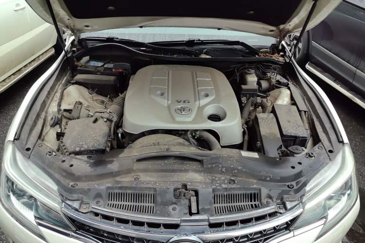 Used Toyota Reiz 2013 2.5V Elite Edition Engine Bay