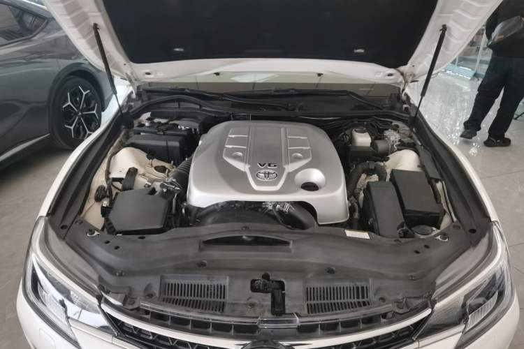 Used Toyota Reiz 2013 2.5V Shangrui Edition Engine Bay