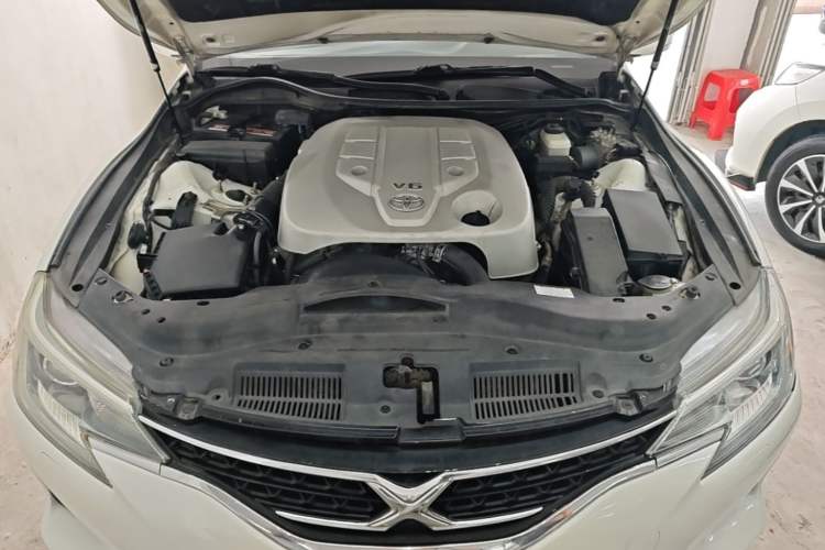 Used Toyota Reiz 2013 2.5V Elite Edition Engine Bay