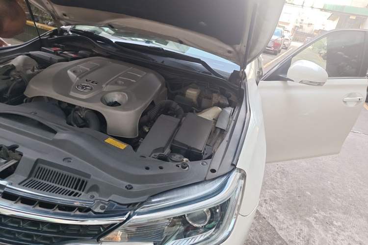 Used Toyota Reiz 2013 2.5S Elite Edition Engine Bay Left