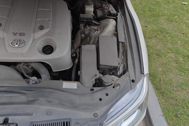 Used Toyota Reiz 2013 2.5S Elite Edition Engine Bay Left