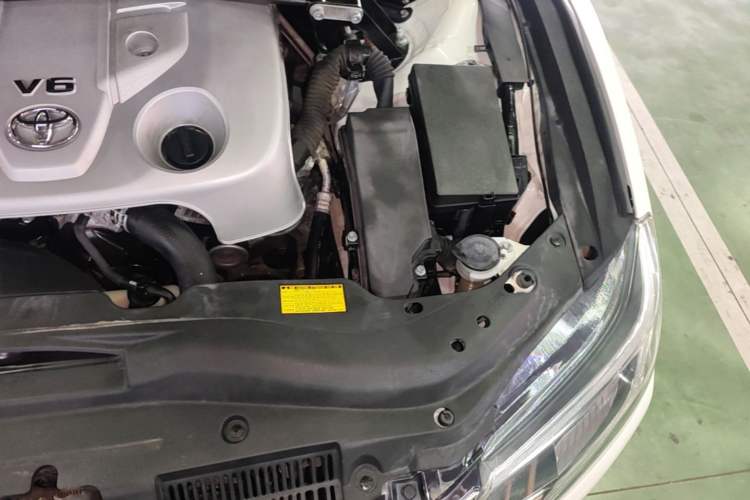 Used Toyota Reiz 2013 2.5V Shangrui Edition Engine Bay Left