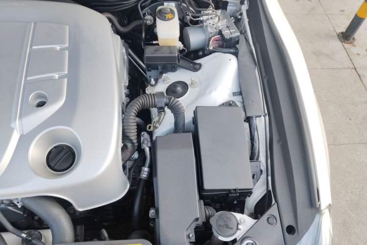 Used Toyota Reiz 2013 2.5V Shangrui Edition Engine Bay Left