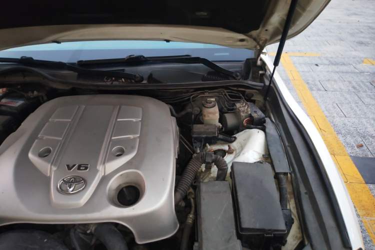 Used Toyota Reiz 2013 2.5V Elite Edition Engine Bay Left