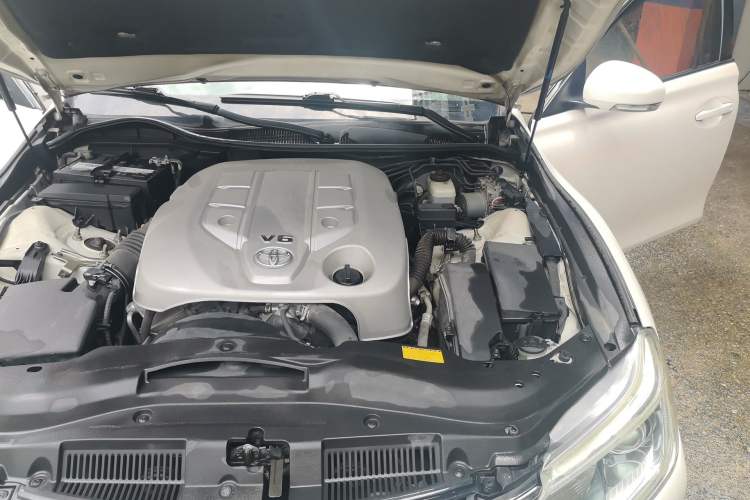 Used Toyota Reiz 2013 2.5V Elite Edition Engine Bay Left