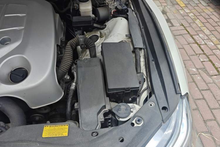 Used Toyota Reiz 2013 2.5S Elite Edition Engine Bay Left