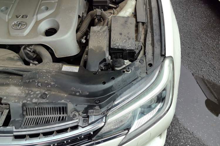 Used Toyota Reiz 2013 2.5V Elite Edition Engine Bay Left