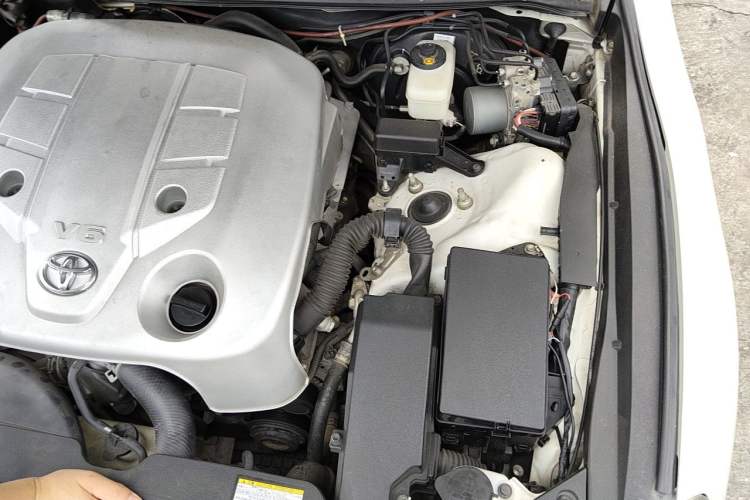 Used Toyota Reiz 2013 2.5S Elite Edition Engine Bay Left