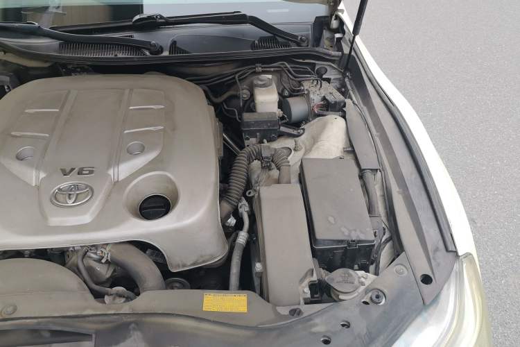 Used Toyota Reiz 2013 2.5V Elite Edition Engine Bay Left