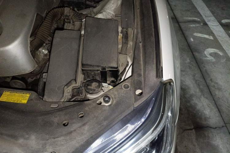 Used Toyota Reiz 2013 2.5S Elite Edition Engine Bay Left