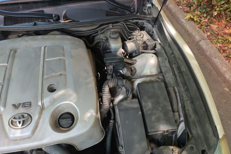 Used Toyota Reiz 2013 2.5V Luxury Navigation Edition Engine Bay Left
