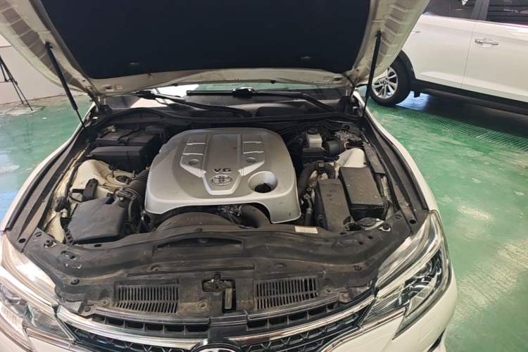 Used Toyota Reiz 2013 2.5S Elite Edition Engine Bay Left