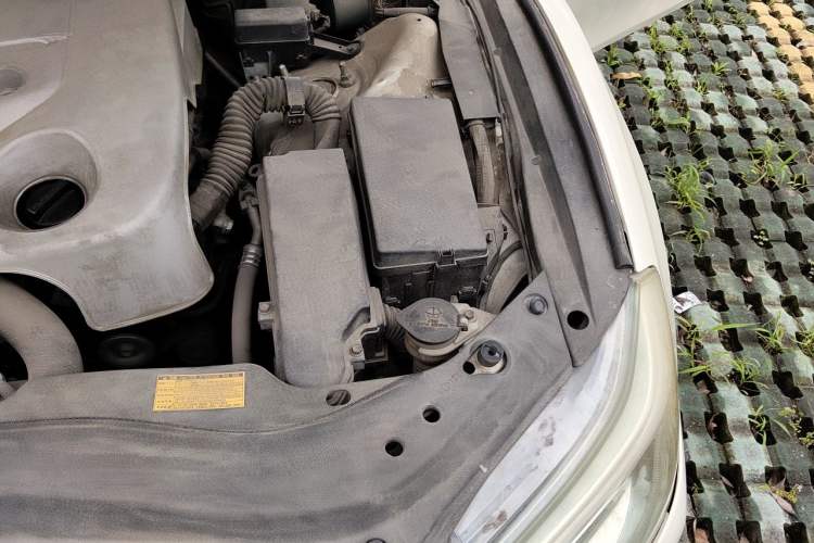 Used Toyota Reiz 2013 2.5V Elite Edition Engine Bay Left