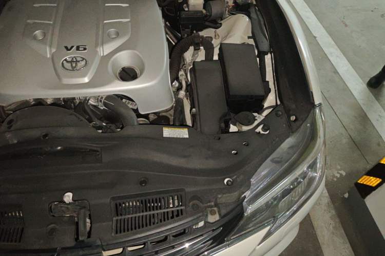 Used Toyota Reiz 2013 2.5S Elite Edition Engine Bay Left