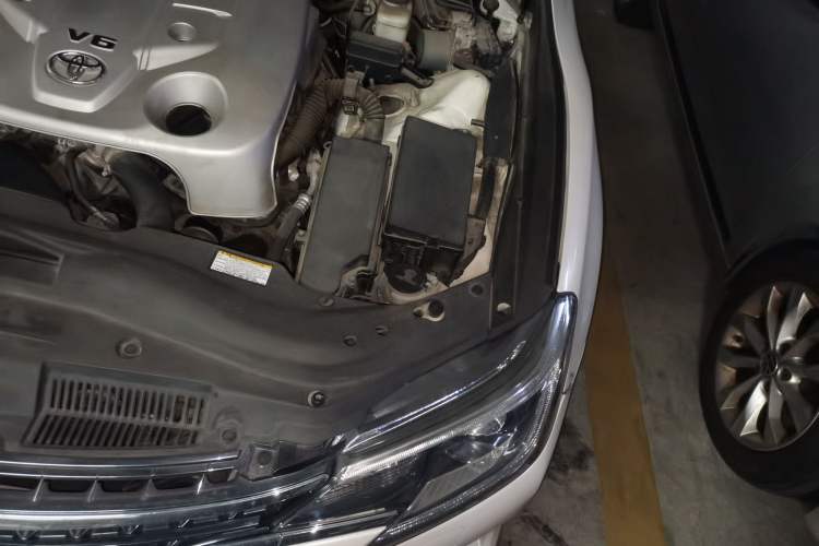 Used Toyota Reiz 2013 2.5S Elite Edition Engine Bay Left