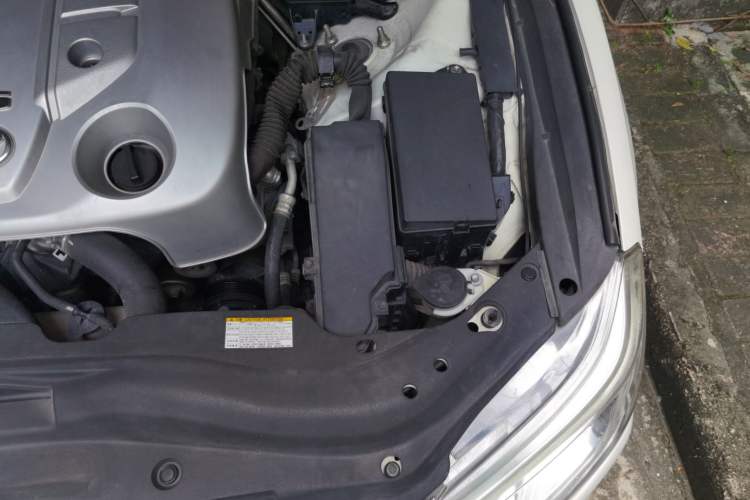 Used Toyota Reiz 2013 2.5S Elite Edition Engine Bay Left